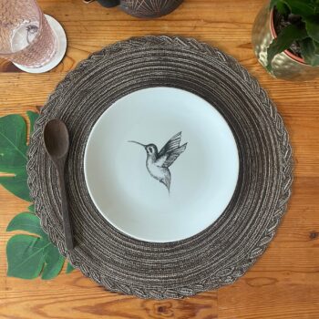 Hummingbird in flight Plate - The BirdLife Collection